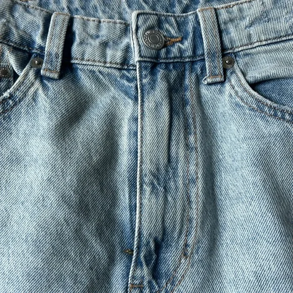 Mom jeans light wash - &denim - size 4 - Picture 2 of 4